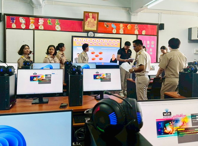 การตรวจรับห้องเรียนสื่อส่งเสริมการเรียนรู้ห้องเรียนภาษาจีนและภาษาอังกฤษเพื่อการสื่อสาร